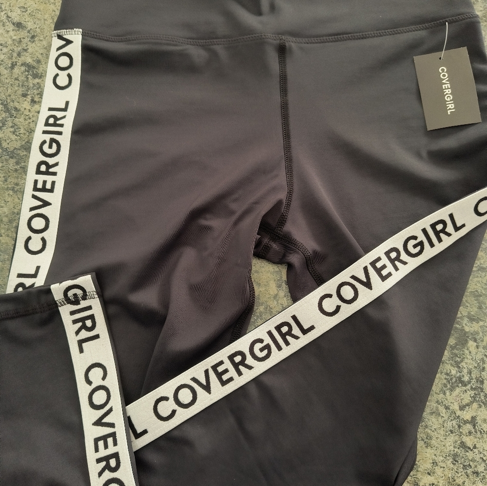 CoverGirl Yoga Pants NWT SZ M